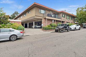 1011 Brown Ave in Lafayette, CA - Foto de edificio - Building Photo