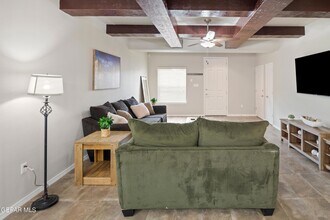 14733 Harry Flournoy Ave in El Paso, TX - Foto de edificio - Building Photo