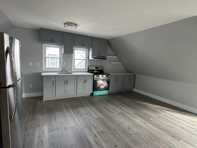 327 N Maple Ave in East Orange, NJ - Foto de edificio - Building Photo