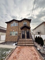 239-38 148th Rd in Queens, NY - Building Photo