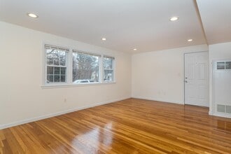 157 Central St in Foxboro, MA - Building Photo - Building Photo