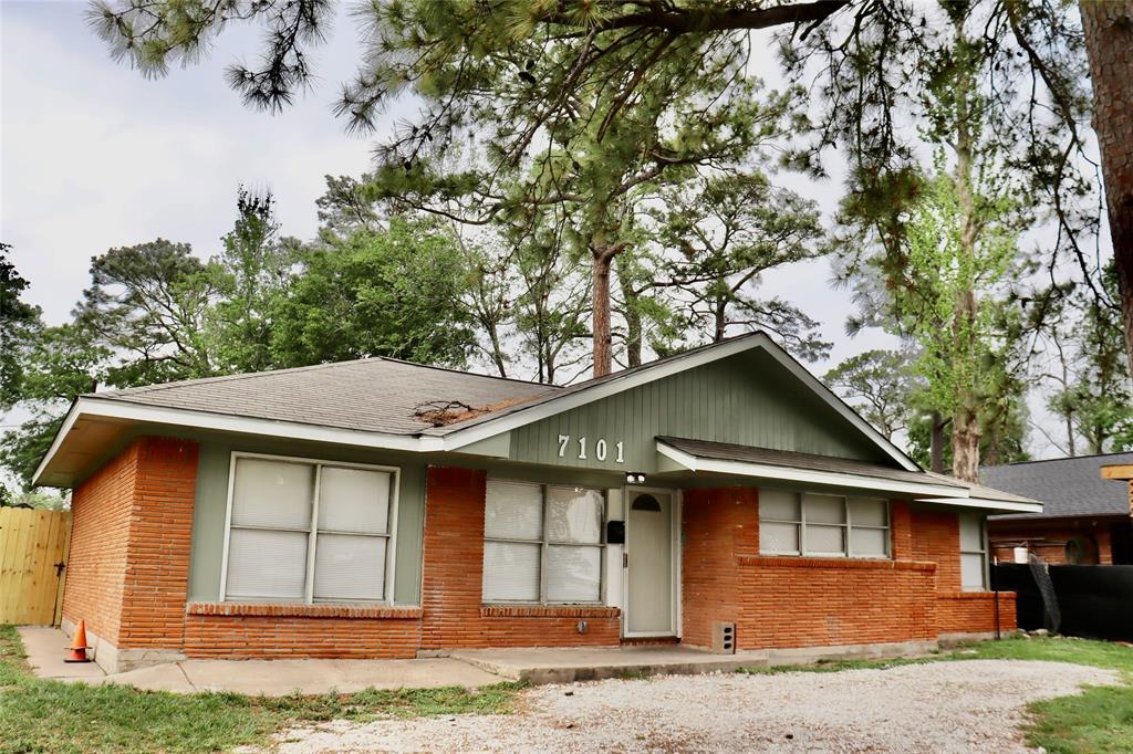 7101 Parker Rd in Houston, TX - Building Photo