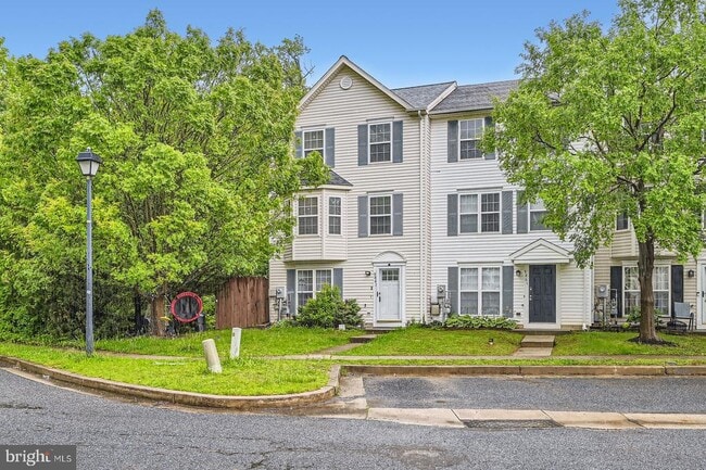 9863 Greenbriar Way