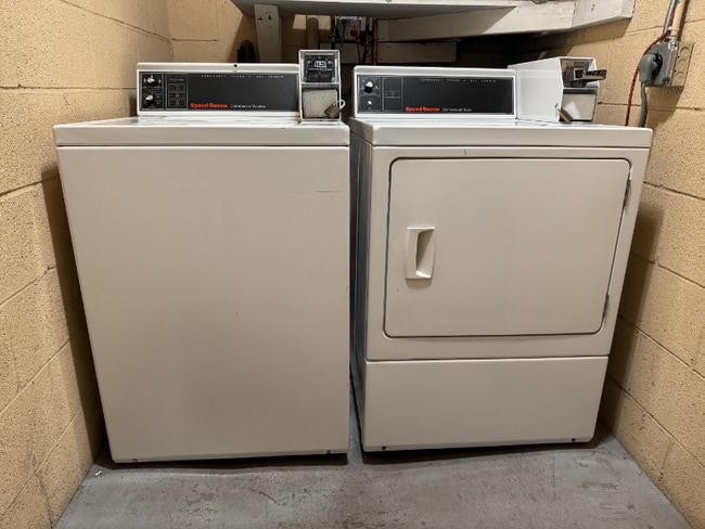 1600 S Bentley Ave, Unit 3 in Los Angeles, CA - Foto de edificio - Building Photo