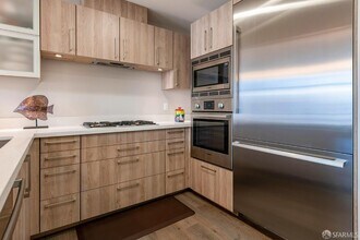 72 Townsend St in San Francisco, CA - Building Photo - Building Photo