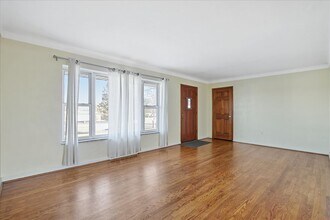 4228 Reavis Barracks Rd in St. Louis, MO - Foto de edificio - Building Photo