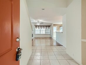 215 Spruce Dr in Kyle, TX - Building Photo - Building Photo