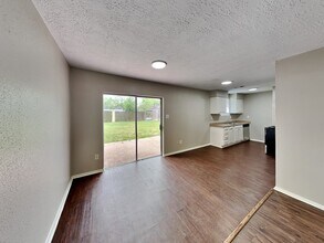 16722 Forest Bend Ave in Friendswood, TX - Foto de edificio - Building Photo