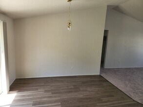 1256 Westbrook Loop in Yakima, WA - Foto de edificio - Building Photo