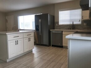 1636 Queen Charlotte Dr, Unit APT 2 in Sunnyvale, CA - Foto de edificio - Building Photo