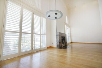 10465 Eastborne Ave in Los Angeles, CA - Building Photo - Building Photo