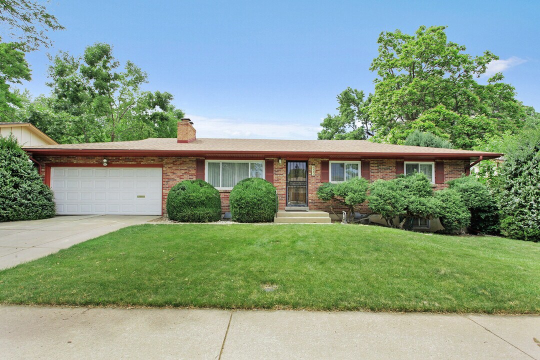 6741 E La Salle Pl in Denver, CO - Foto de edificio