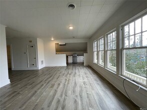 5816 17th Ave NW, Unit 2 in Seattle, WA - Building Photo - Building Photo