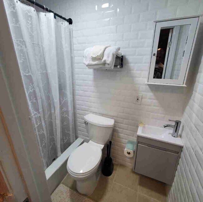 3180 Fish Ave in Bronx, NY - Building Photo - Building Photo