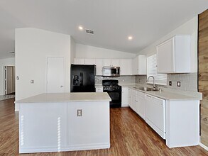 9395 Santa Fe Rose St in Las Vegas, NV - Building Photo - Building Photo