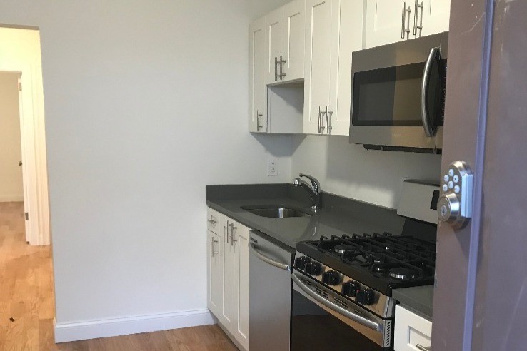 19 Brown St in Waltham, MA - Building Photo