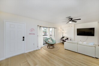 4936 40th Ave N in St. Petersburg, FL - Building Photo - Building Photo