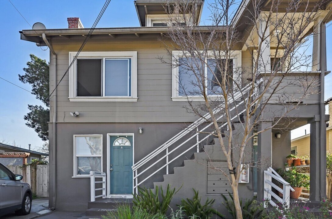 1226 Russell St in Berkeley, CA - Building Photo