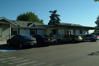 Oasis Apartments in Tacoma, WA - Building Photo - Building Photo