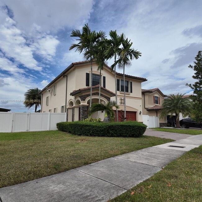 8618 W 33rd Ave in Hialeah, FL - Building Photo - Building Photo