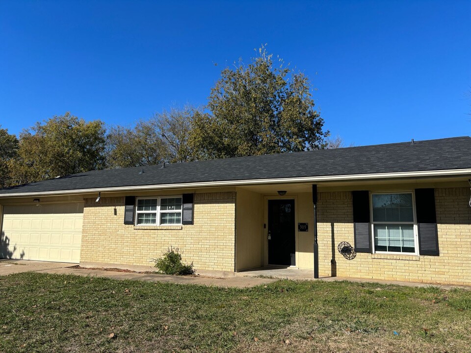 309 Iowa St in Sherman, TX - Building Photo