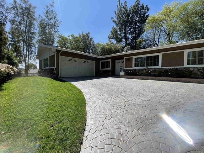 8121 Jason Ave in Los Angeles, CA - Building Photo - Building Photo