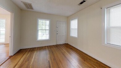 Lakeview Drive Cottage in Auburn, AL - Building Photo - Building Photo