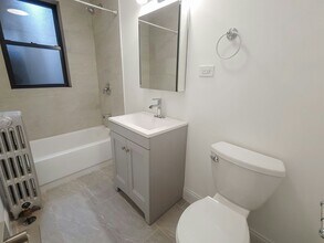 931 1/2 W Sunnyside Ave in Chicago, IL - Building Photo - Building Photo