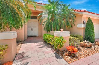 2651 Oakmont Dr in Weston, FL - Building Photo - Building Photo