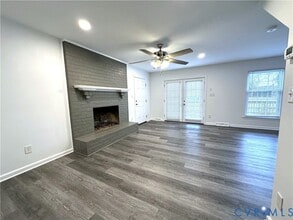 111 Lakeside Dr in Colonial Heights, VA - Building Photo - Building Photo