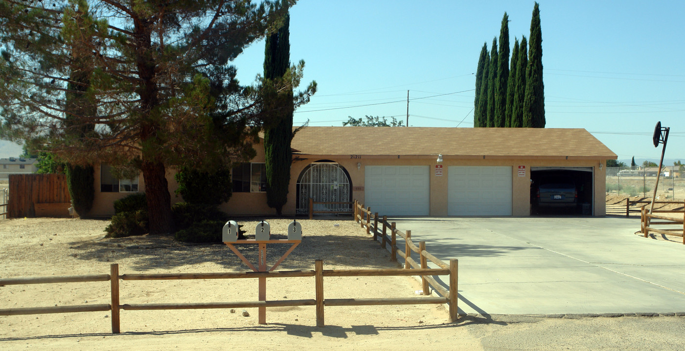 21211 Klamath Rd in Apple Valley, CA - Building Photo