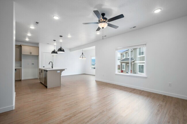 12905 S Parade Trail Ct in Riverton, UT - Foto de edificio - Building Photo