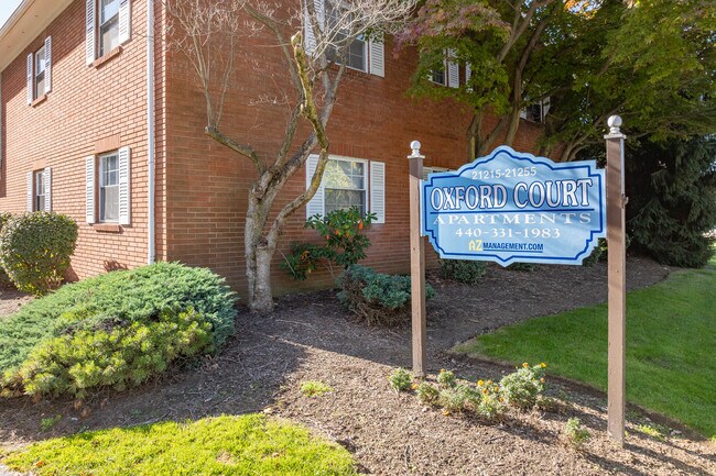 Oxford Court in Rocky River, OH - Foto de edificio - Building Photo