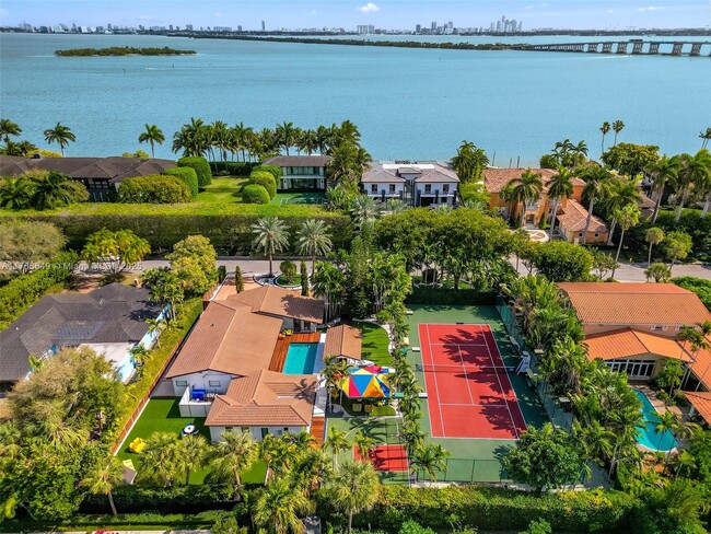 4500 Sabal Palm Rd in Miami, FL - Building Photo - Building Photo