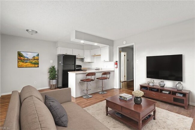 5667 Brickell Rd, Unit 6 in Norfolk, VA - Building Photo - Building Photo