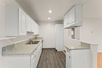 5738 Woodman Ave, Unit Unit 3 in Los Angeles, CA - Building Photo - Building Photo