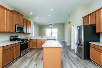 5234 Clover Mist Dr in Apollo Beach, FL - Foto de edificio - Building Photo