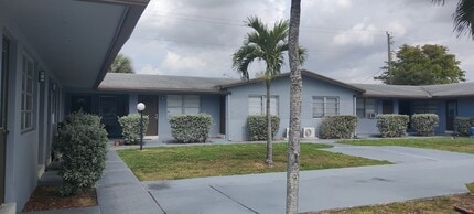 7221 Venetian St in Miramar, FL - Building Photo - Building Photo