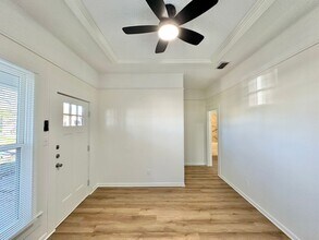 403 E Noble St in Tyler, TX - Foto de edificio - Building Photo
