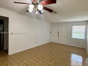 8700 SW 32nd St in Miami, FL - Building Photo - Building Photo