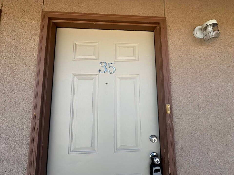 1610 E Plum St in Laredo, TX - Building Photo