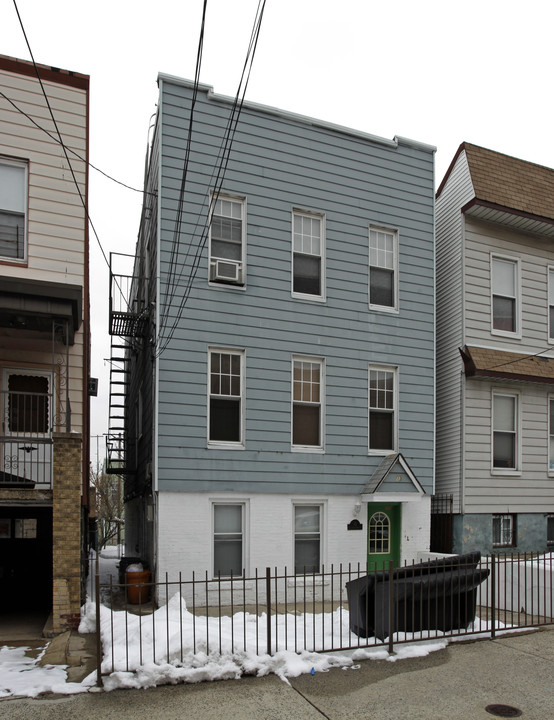 13 Columbia Ave in Jersey City, NJ - Building Photo