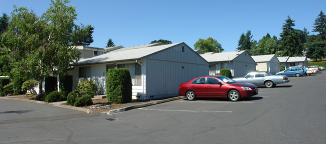 Birchwood Court in Salem, OR - Foto de edificio - Building Photo