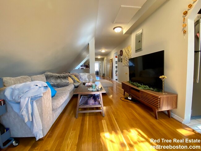 3142 Washington St, Unit 4 in Boston, MA - Foto de edificio - Building Photo