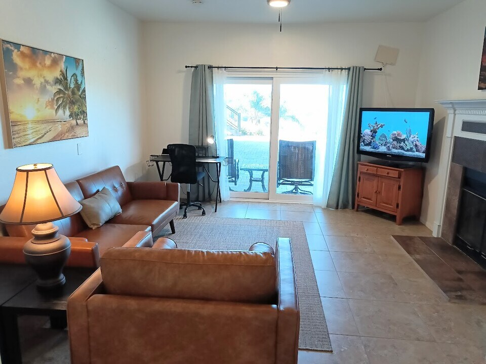 1620 1/4 York Dr in Vista, CA - Foto de edificio