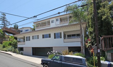 8032-8042 Fairview Ave in La Mesa, CA - Foto de edificio - Building Photo