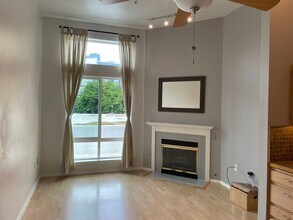 3028 Western Ave in Seattle, WA - Building Photo - Building Photo