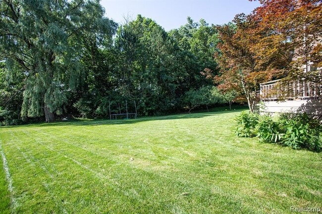 3349 Rocky Crest Dr in Rochester Hills, MI - Foto de edificio - Building Photo