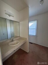 34 Stonewall Dr in Edison, NJ - Building Photo - Building Photo