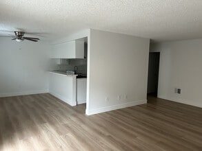 Mulberry Gardens in Whittier, CA - Foto de edificio - Building Photo